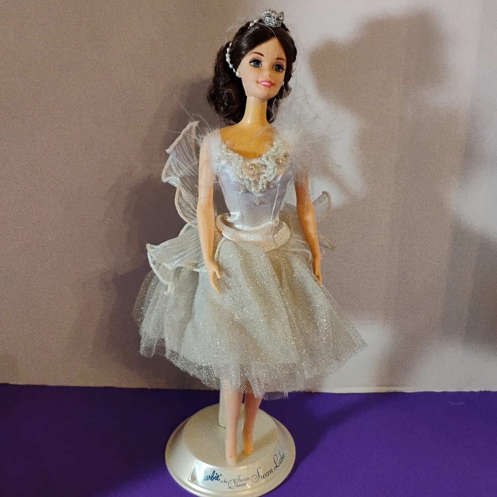 Barbie of The Swan Queen in Swan Lake Doll Figure/w Stand